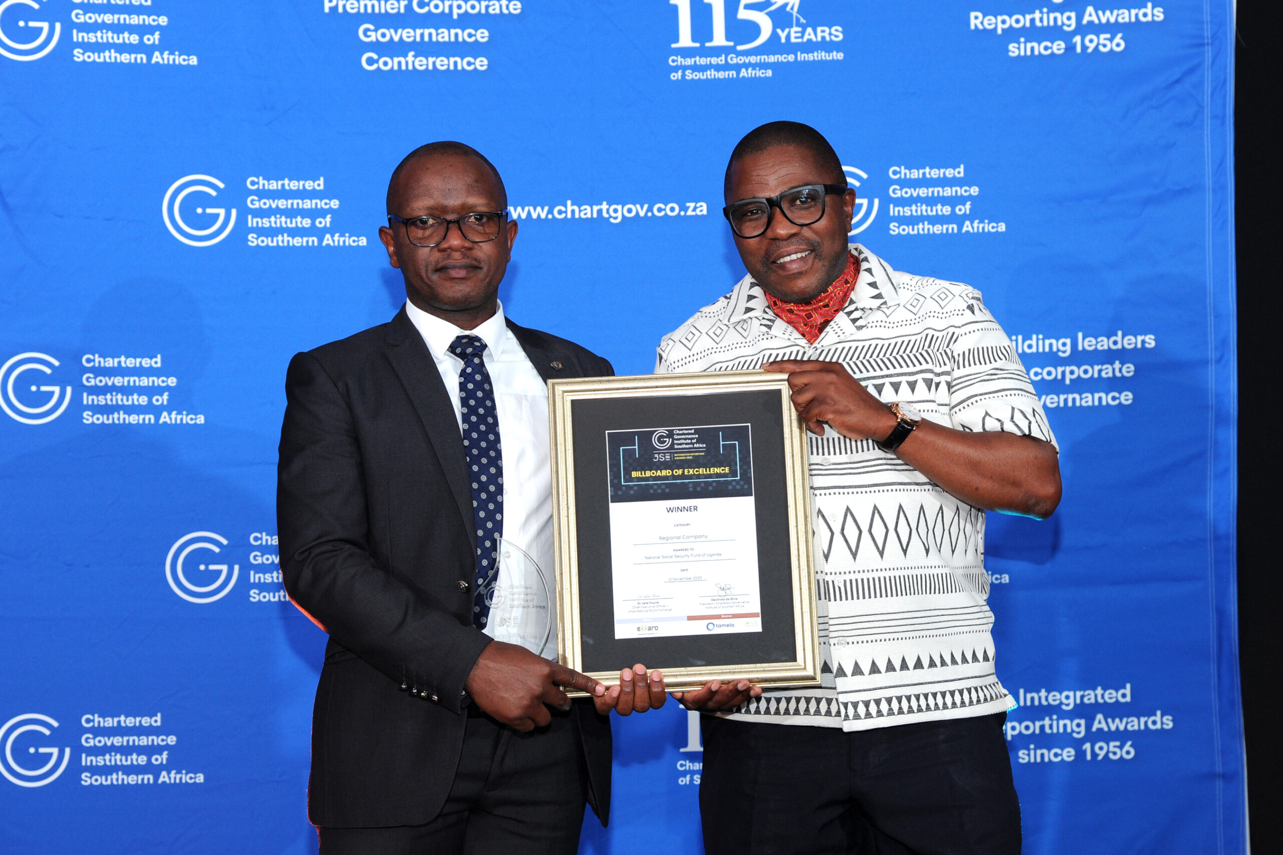 The National Social Security Fund of Uganda is recognised as the regional winner: 
Oscar Twinomugisha with CGISA past president Sandile Mbhamali
