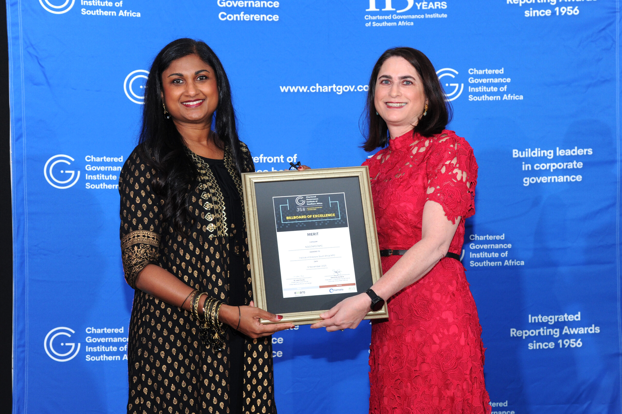 IoDSA receives merit recognition for strong reporting in the NGO/NPO/NPC category: 
Parmi Natesan (IoDSA) with Amanda Markman (Tamela)

