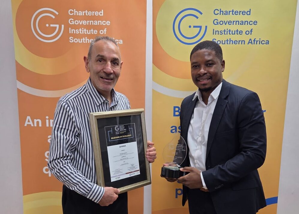 Telkom SA clentch Flegling/AltX win: 
Oscar Nelufule received the award from Stephen Sadie at the CGISA offices
